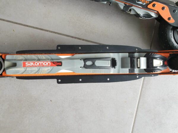 Une paire de ski-roues R8 WAHIA CROSS avec roues pneumatiques Ø 150 mm et système anti-recul sur les roues avant – Image 3